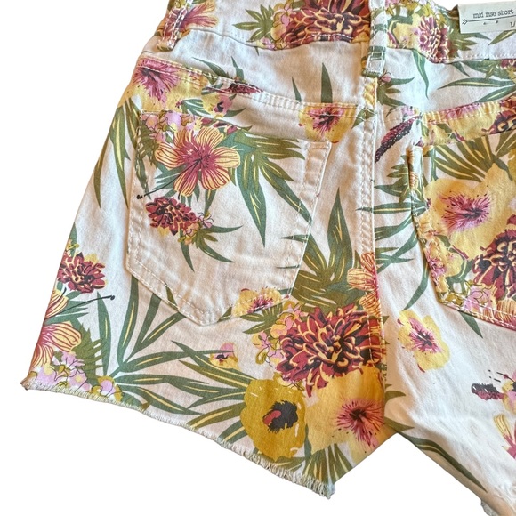 Banjara Mid Rise Tropical Floral Raw Hem Shorts - Picture 5 of 11